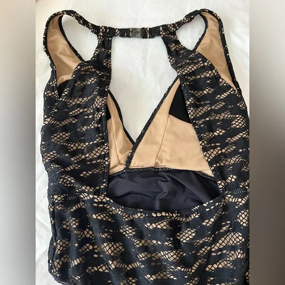 Kenneth Cole Lace One Piece - Picture 4 of 6